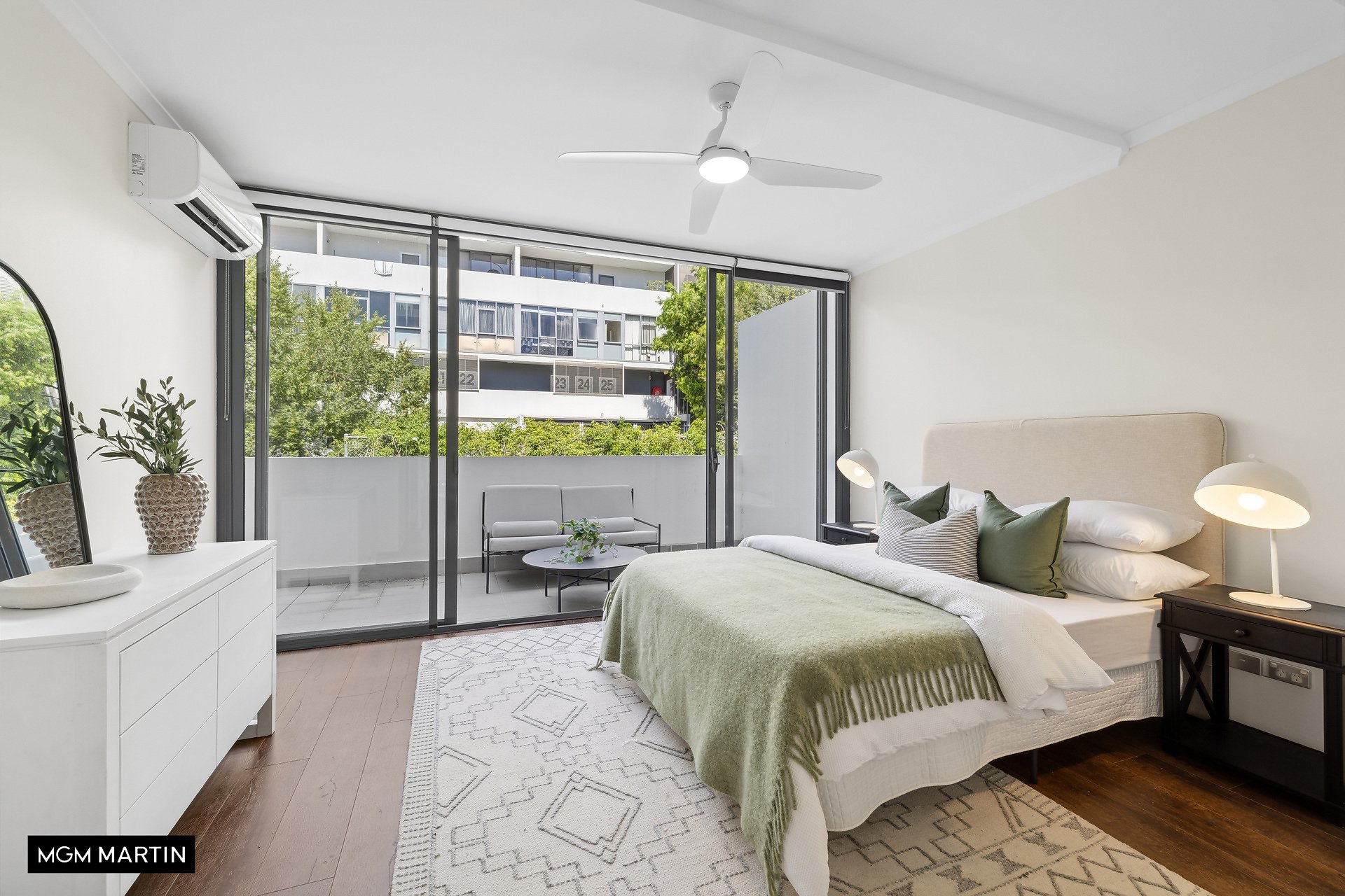 16/8 Grandstand Parade, Zetland For Sale by MGM Martin - image 1